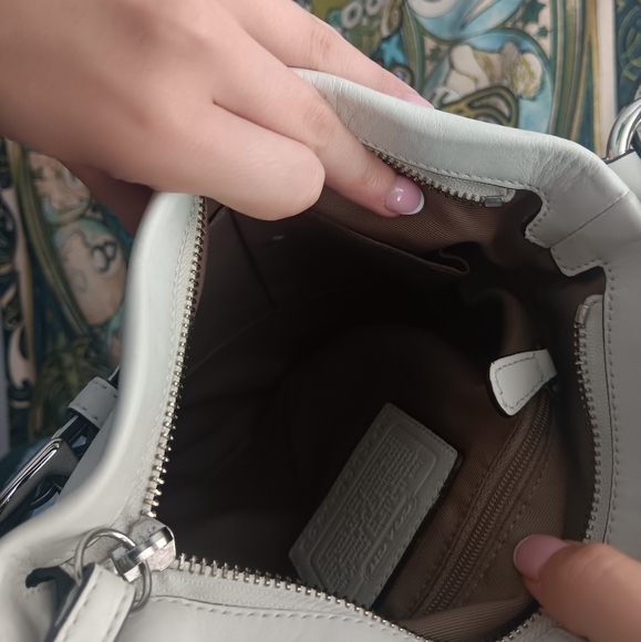 Coach Cream Shoulder Bag - Picture 9 of 9